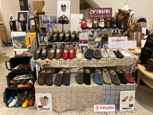 セルビアの農夫靴を日本でおしゃれに履いてみよう！