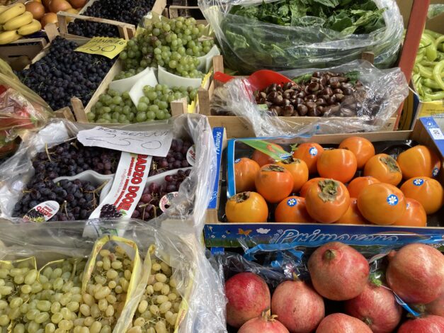 秋の青空市場で見つけた旬の野菜と果物【セルビア移住生活：第３回】