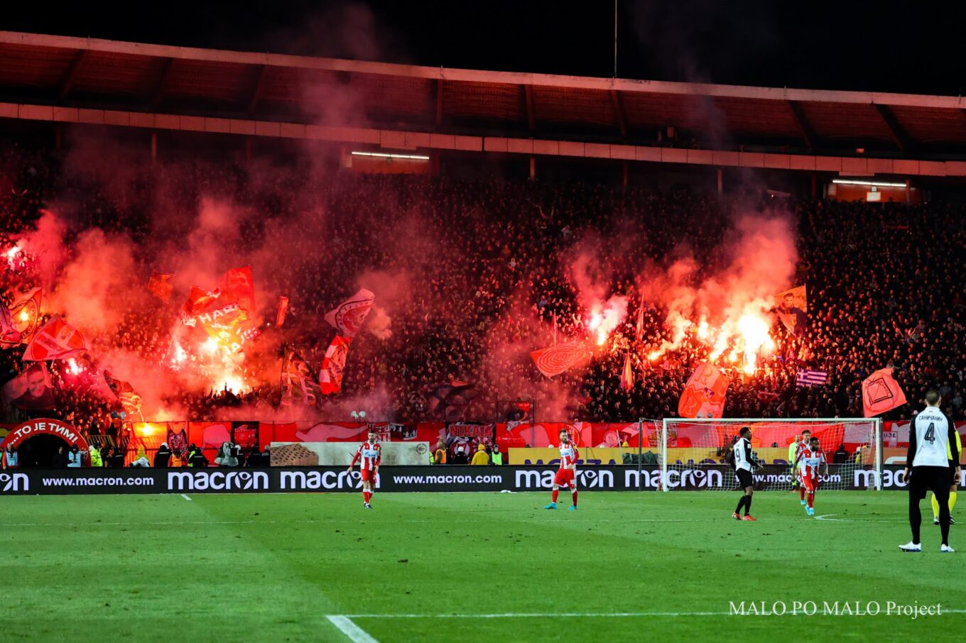 ベオグラードダービーというあり得ない試合をピッチレベルで撮影した話